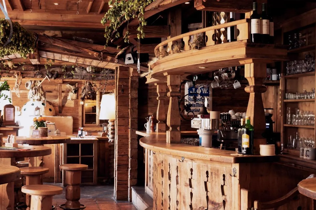 Hotel Almwirt Haar  Germania